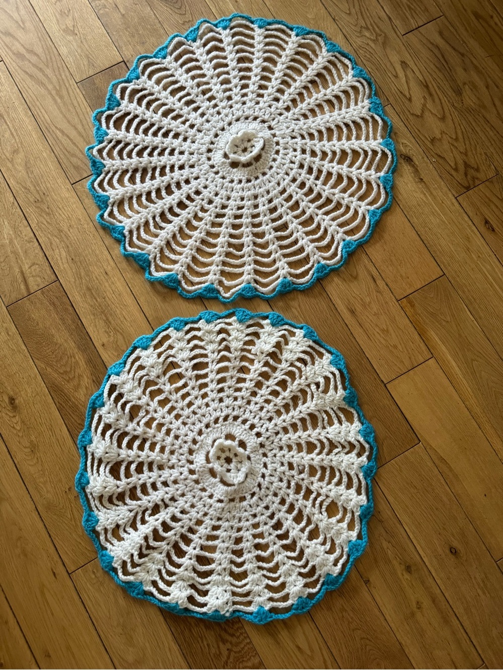 FREE WITH PURCHASE✨Vintage Handmade Doilies - Grandma Core Kitchen